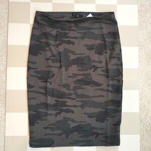 NWT Sanctuary Camouflage Pencil Straight Skirt - Size Medium